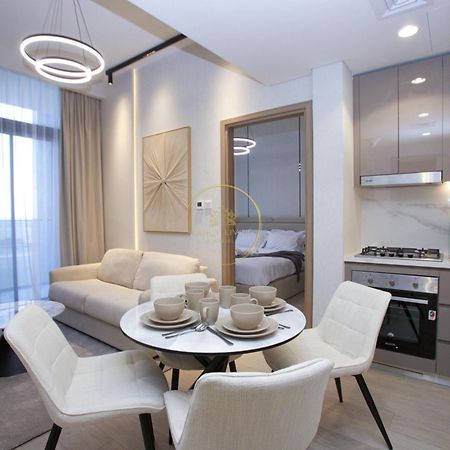 Standard 2Bhk Located In Azizi Riviera 46 Dubái Exterior foto