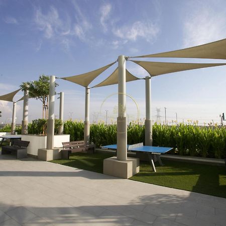 Standard 2Bhk Located In Azizi Riviera 46 Dubái Exterior foto