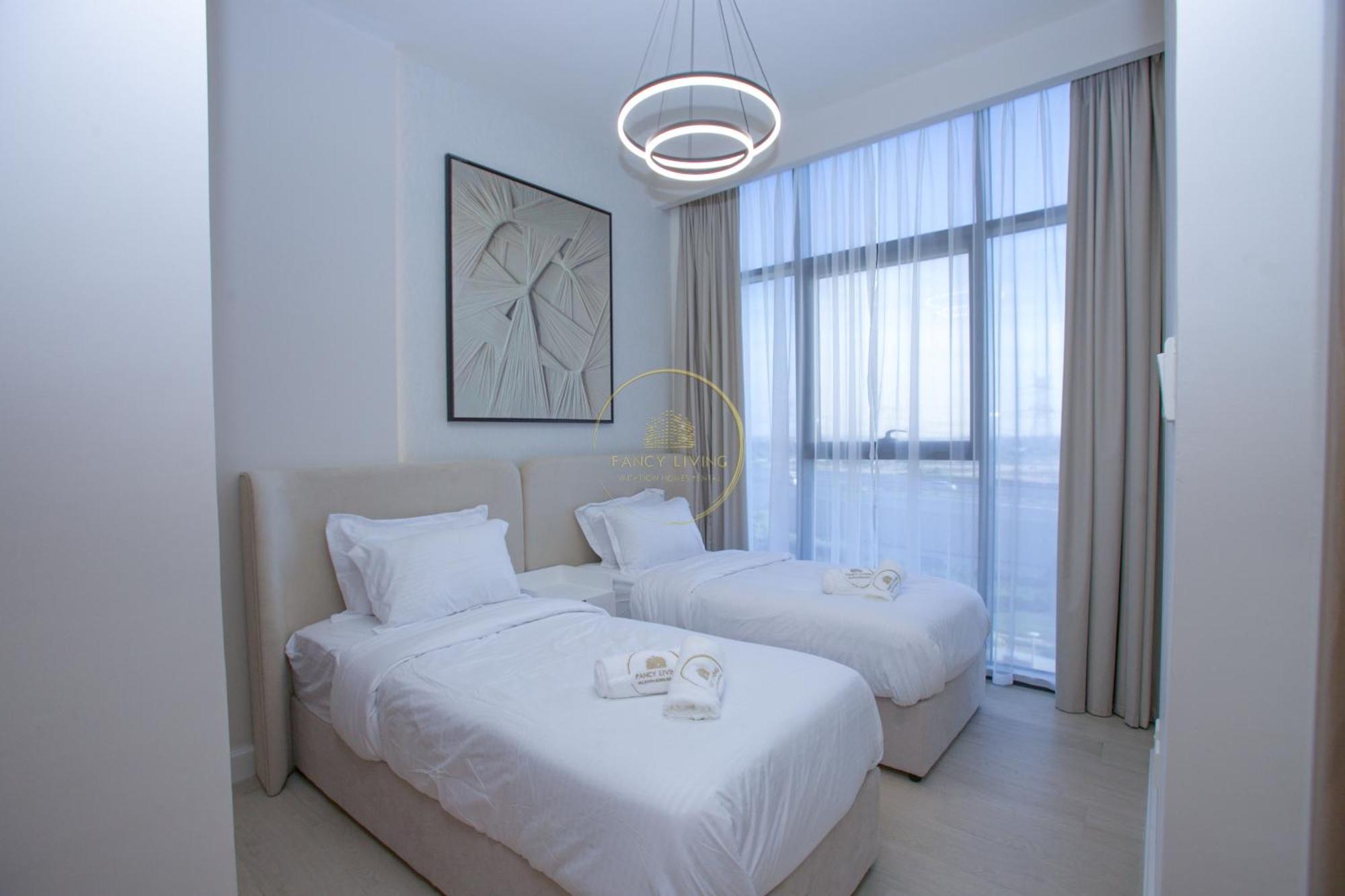 Standard 2Bhk Located In Azizi Riviera 46 Dubái Exterior foto